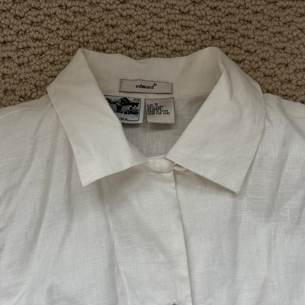 Elegant White Sleeveless Irish Lace Shirt with Black Embroidery - Picture 4 of 5